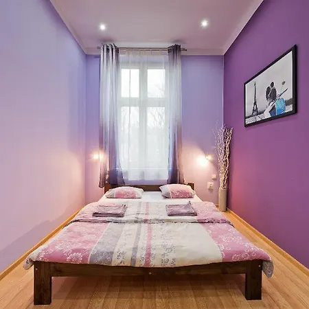 Queens Apartment *