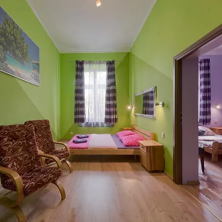 Queens Apartment *