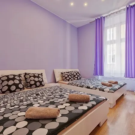 Queens Apartment *